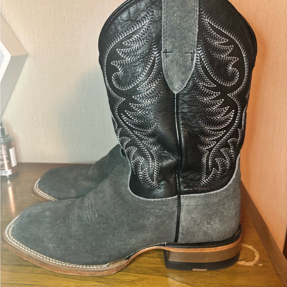 🤠🖤Ariat Black and Gray Western Boots